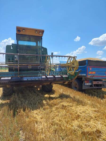 John Deere 975