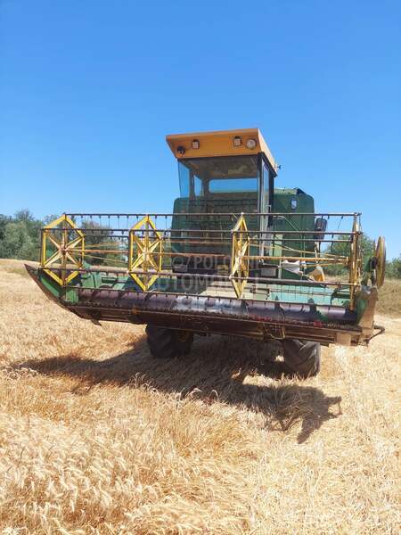 John Deere 975