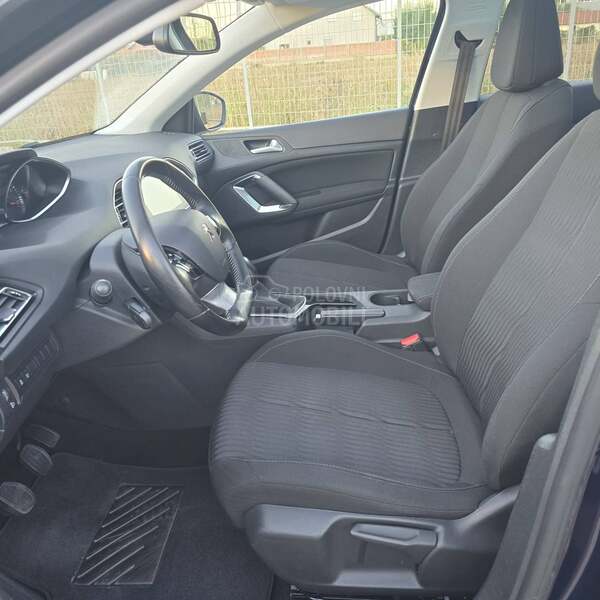 Peugeot 308 1.2 b pano nav
