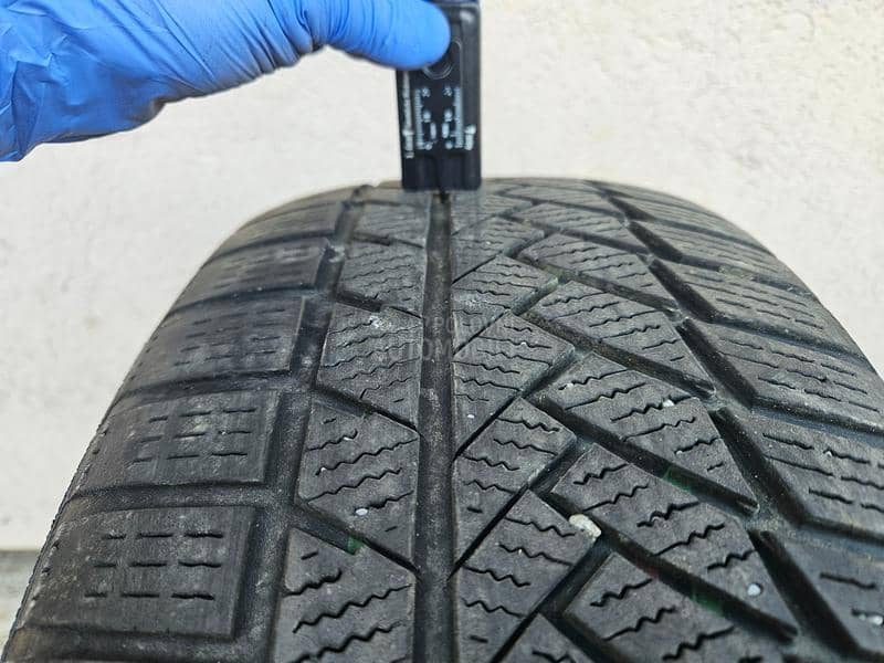 Continental 225/55 R17 Zimska