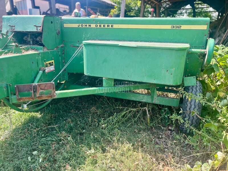 John Deere 332