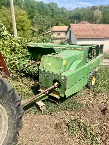 John Deere 332