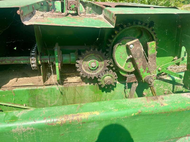 John Deere 332