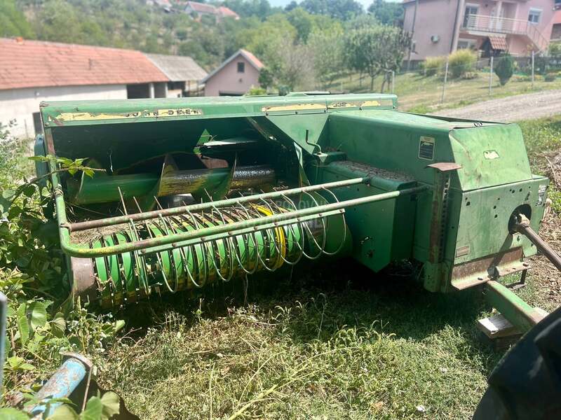 John Deere 332