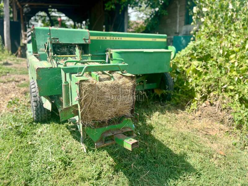 John Deere 332