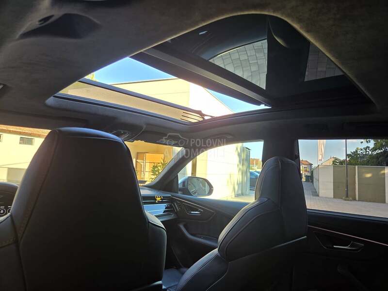 Audi RS Q8 air/matrix/pano/mild