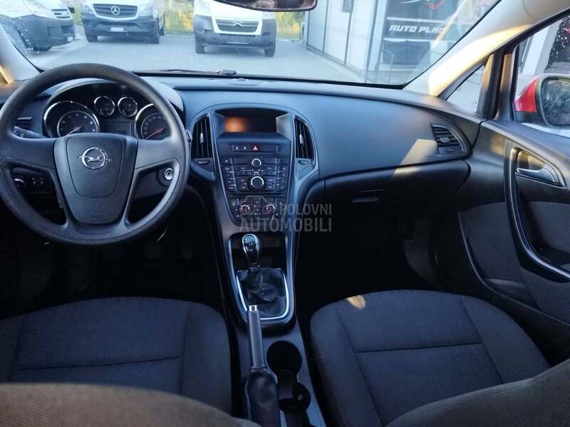 Opel Astra J 1.4T CH