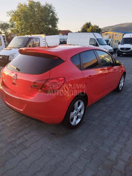 Opel Astra J 1.4T CH