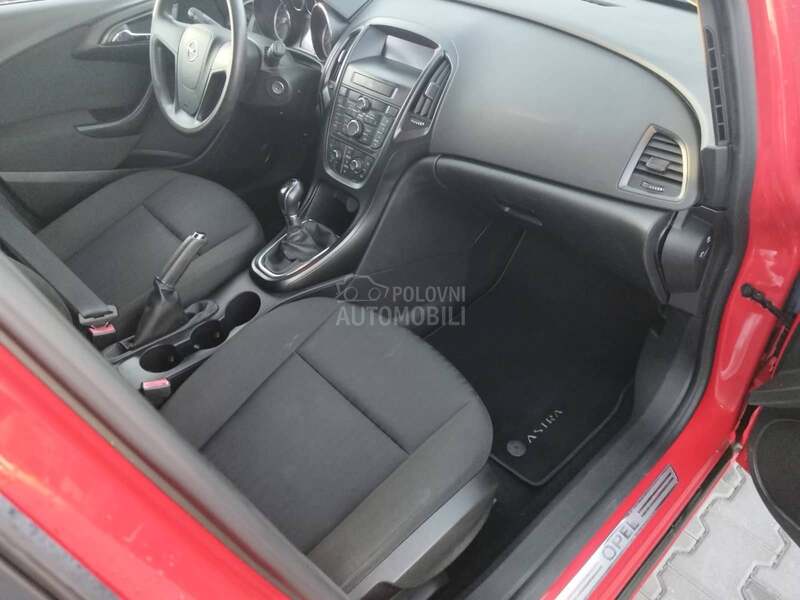 Opel Astra J 1.4T CH