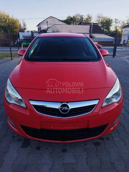 Opel Astra J 1.4T CH