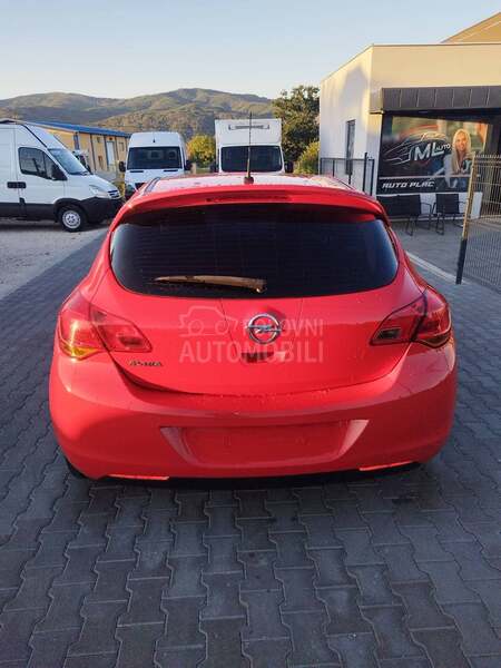 Opel Astra J 1.4T CH
