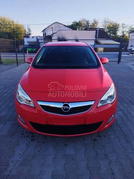Opel Astra J 1.4T CH