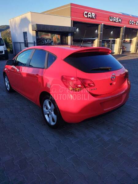 Opel Astra J 1.4T CH