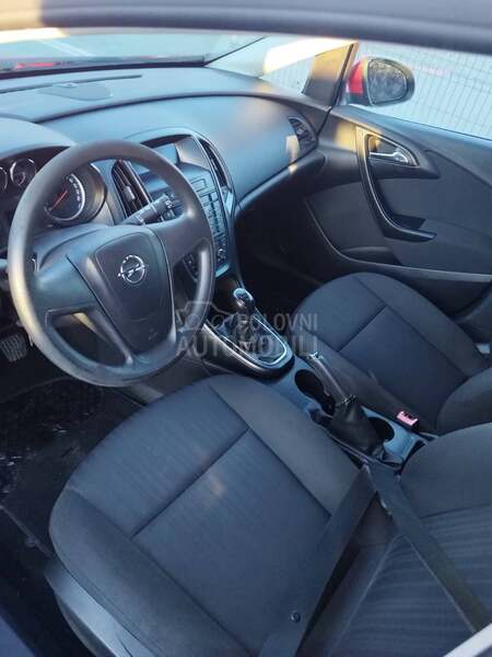 Opel Astra J 1.4T CH