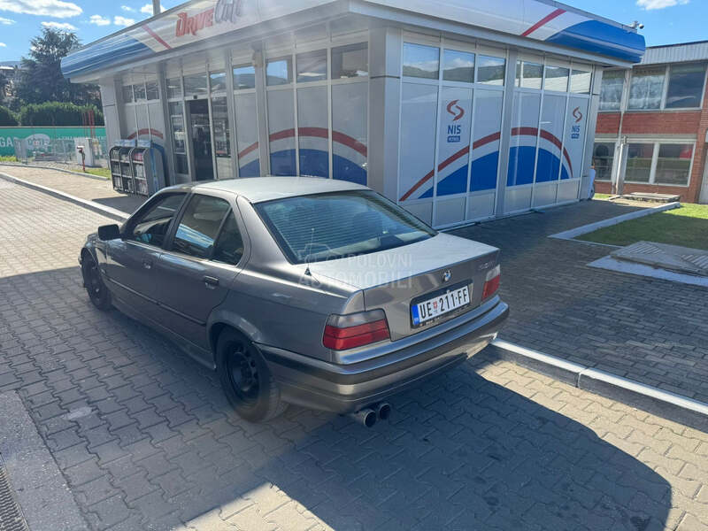 BMW 320 320i