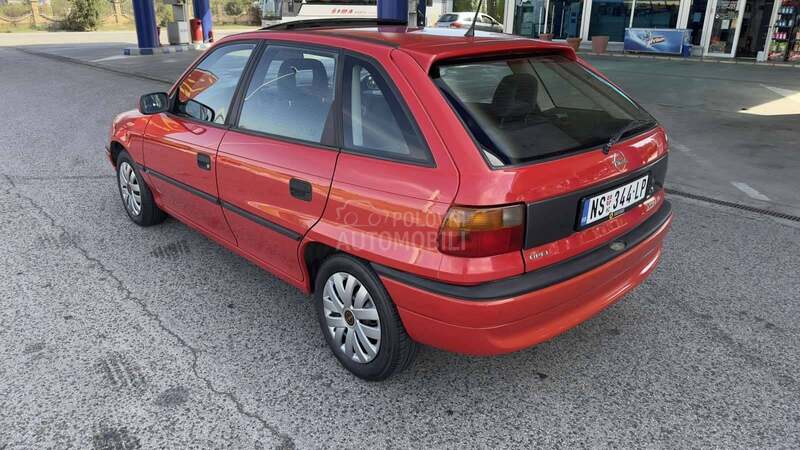 Opel Astra F 1.6i 8v Fabbrika