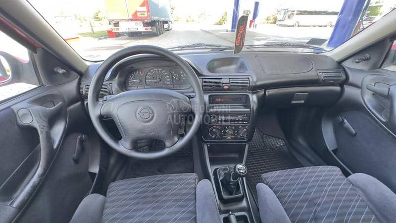 Opel Astra F 1.6i 8v Fabbrika