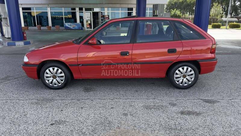Opel Astra F 1.6i 8v Fabbrika