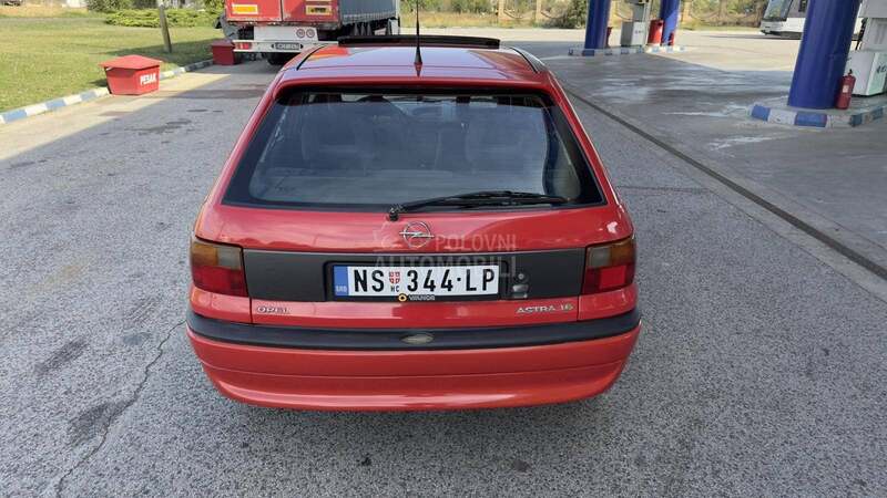 Opel Astra F 1.6i 8v Fabbrika