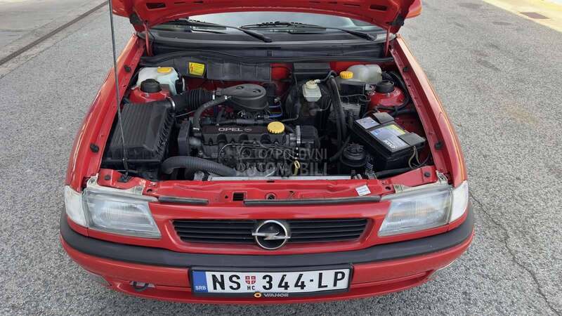 Opel Astra F 1.6i 8v Fabbrika