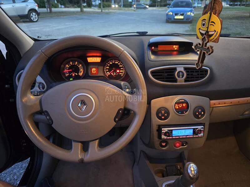 Renault Clio 1.6 16v INITIALE