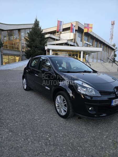 Renault Clio 1.6 16v INITIALE