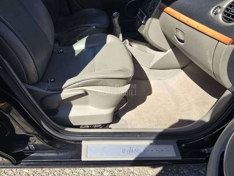 Renault Clio 1.6 16v INITIALE