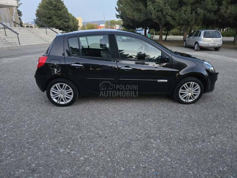 Renault Clio 1.6 16v INITIALE