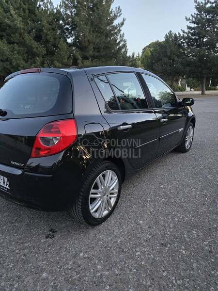 Renault Clio 1.6 16v INITIALE
