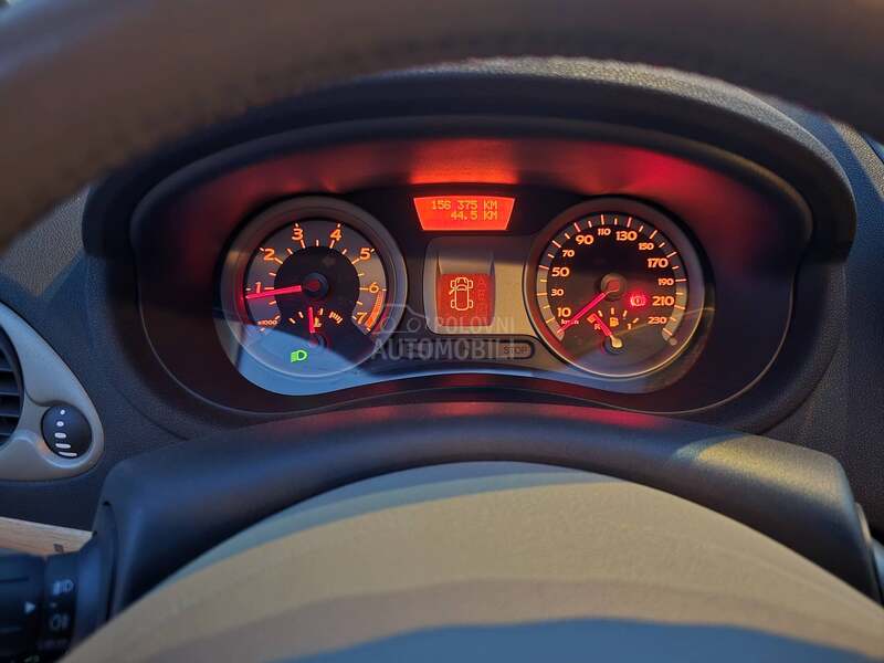 Renault Clio 1.6 16v INITIALE