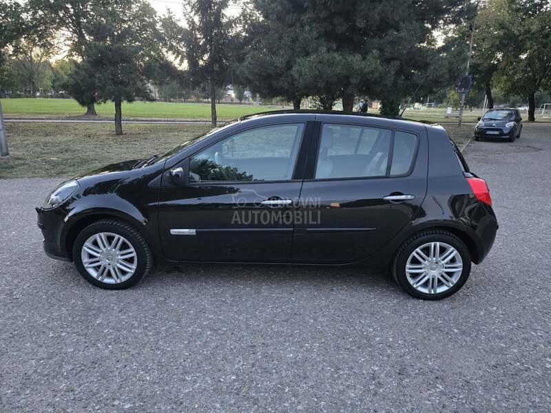 Renault Clio 1.6 16v INITIALE