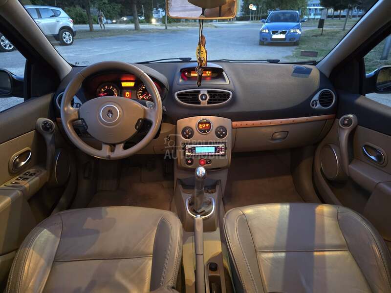 Renault Clio 1.6 16v INITIALE