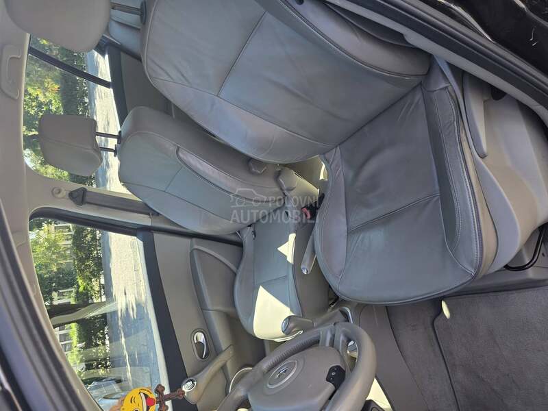 Renault Clio 1.6 16v INITIALE