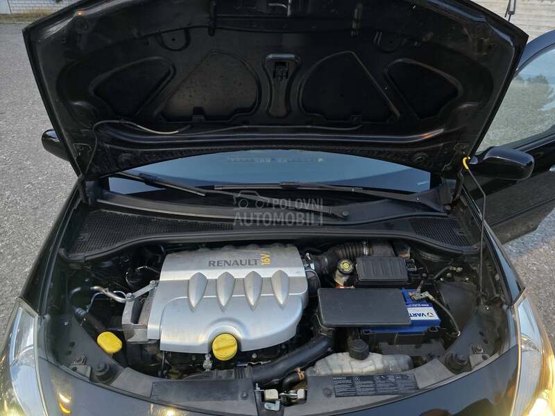 Renault Clio 1.6 16v INITIALE