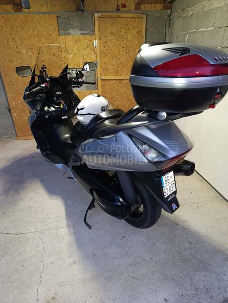 Honda Silver wing FJS 400