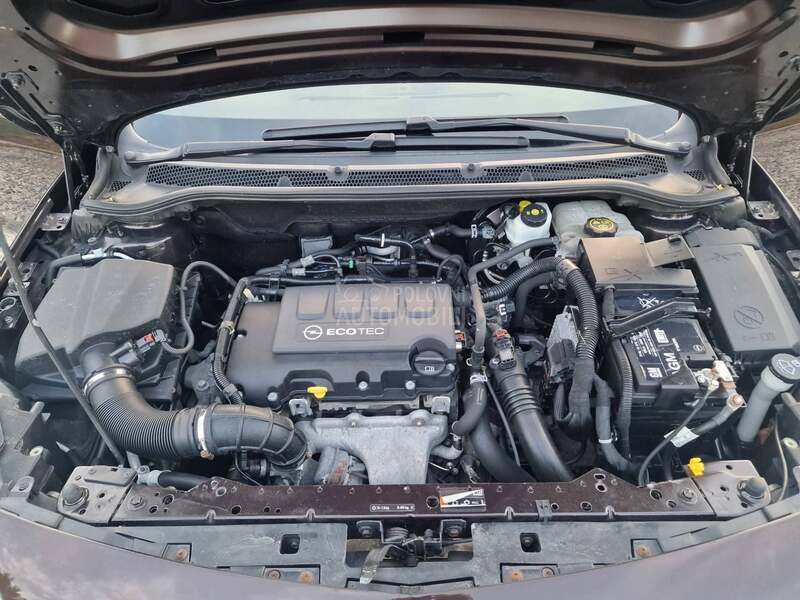 Opel Astra J 1.4   117000 K.M