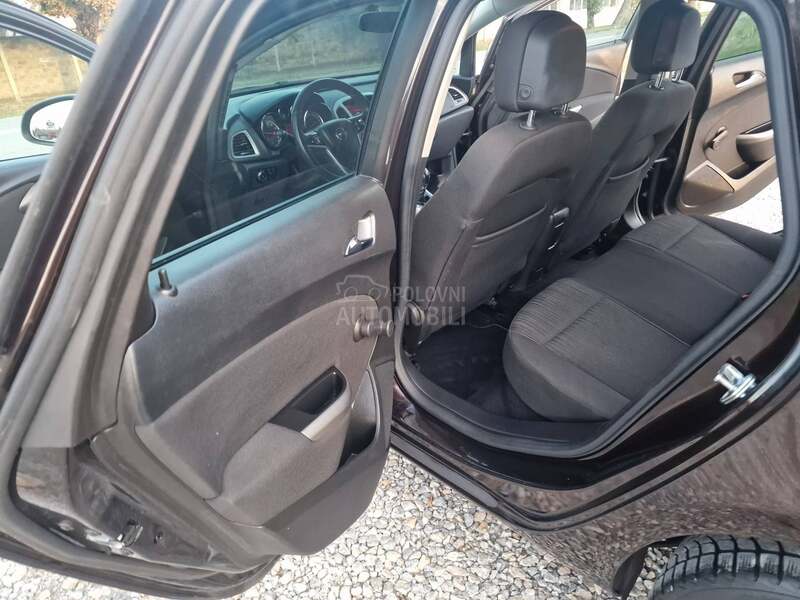 Opel Astra J 1.4   117000 K.M