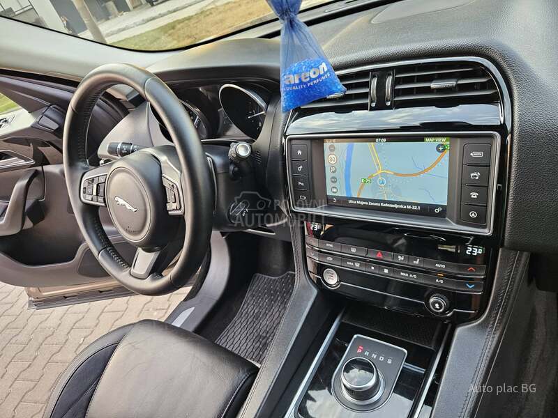 Jaguar F pace 2.0D PORTOFOLIO