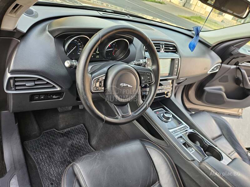 Jaguar F pace 2.0D PORTOFOLIO