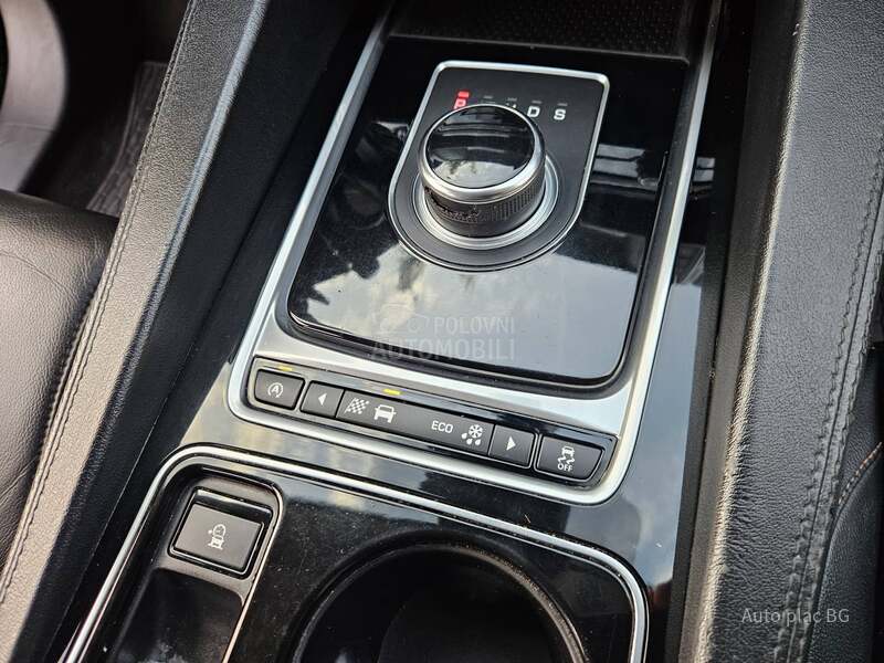 Jaguar F pace 2.0D PORTOFOLIO