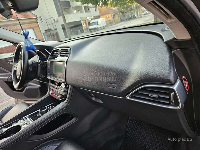 Jaguar F pace 2.0D PORTOFOLIO