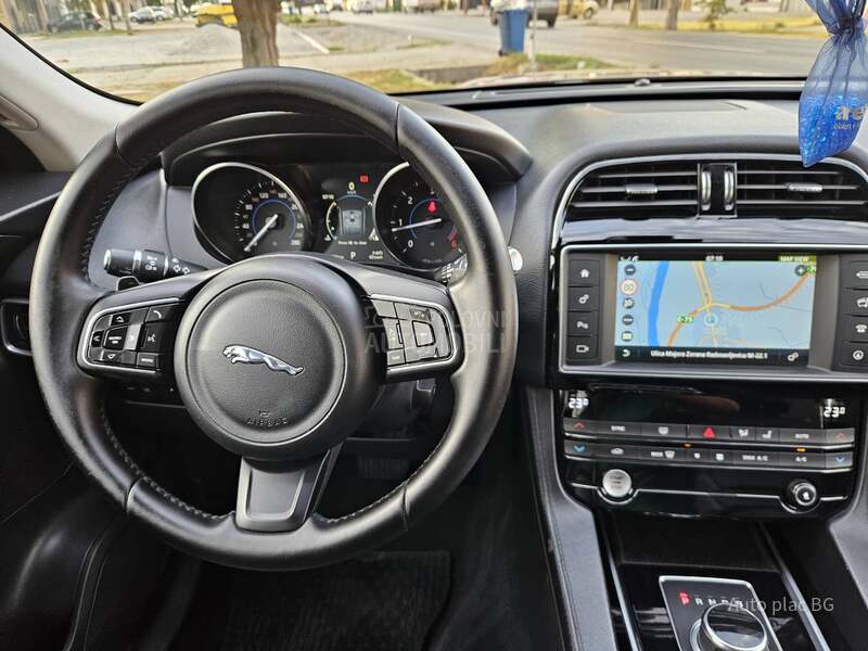 Jaguar F pace 2.0D PORTOFOLIO