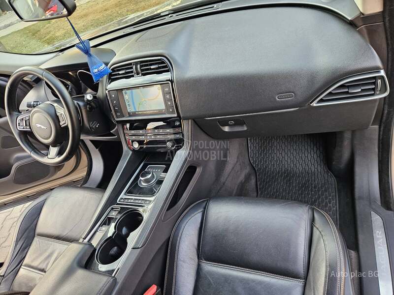 Jaguar F pace 2.0D PORTOFOLIO