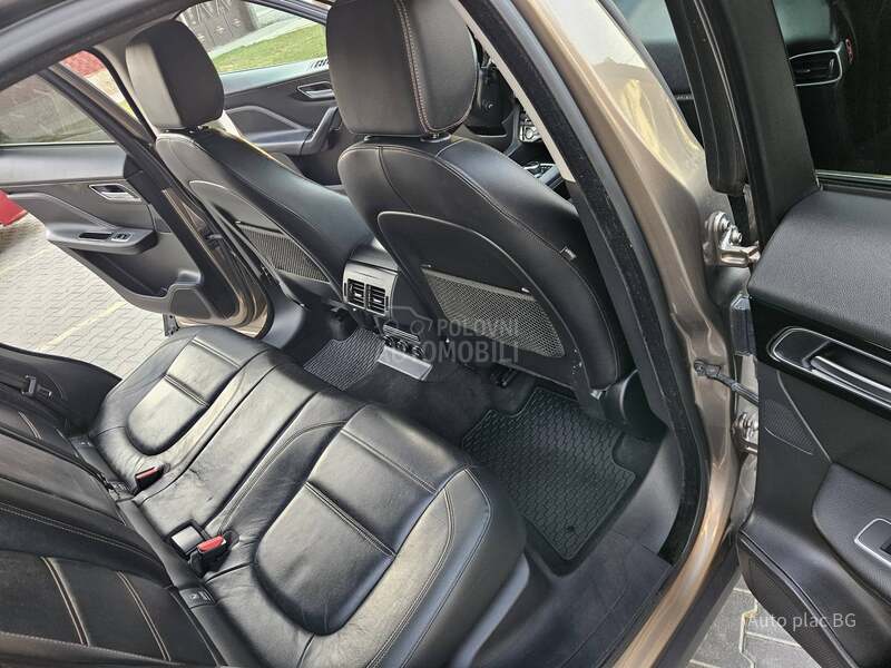 Jaguar F pace 2.0D PORTOFOLIO