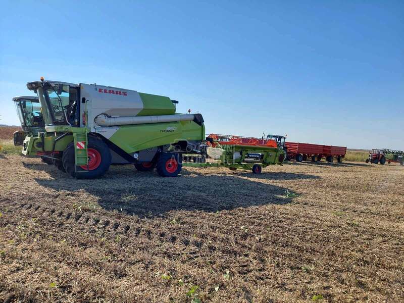 Claas Tucano 320