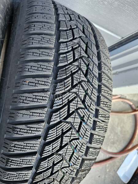 Dunlop 225/55 R16 Zimska