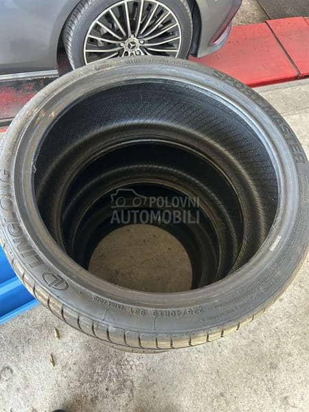 Ostalo 225/40 R19 Letnja