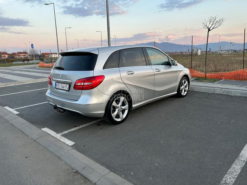 Mercedes Benz B 180 