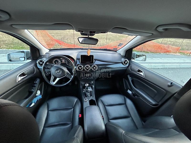 Mercedes Benz B 180 