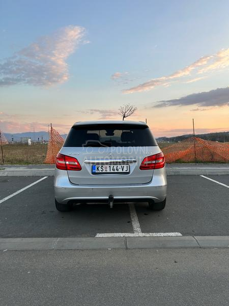 Mercedes Benz B 180 